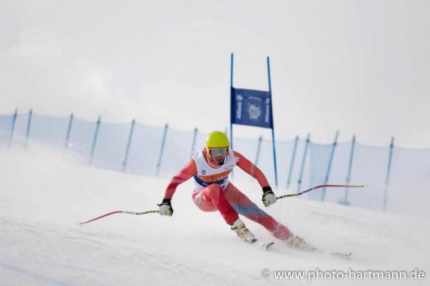Jon Santacana Maiztegui A picture of a man skiing