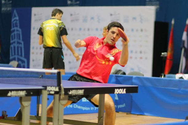 A Spanish person playing table tennis