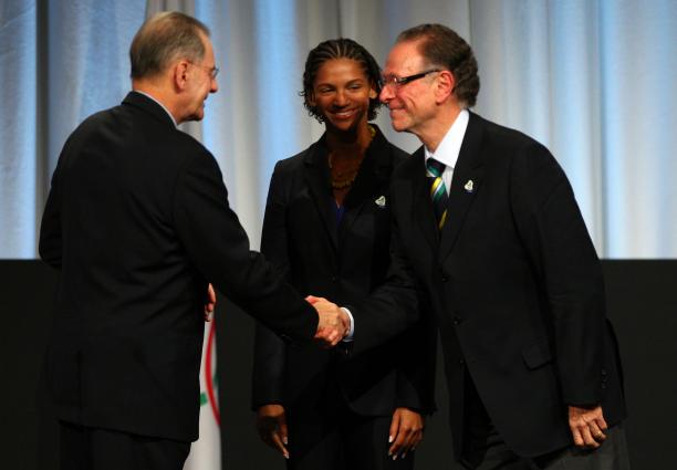 A picture of 2 men shaking their hands