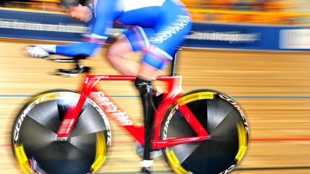 Jozef Metelka Slovakia’s Jozef Metelka ensured himself of gold in the men’s 4,000m pursuit race final in the C4 class at Apeldoorn 2015.