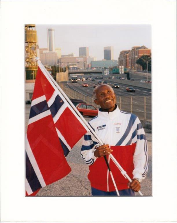 Athlete holding the Norwegian flag. 