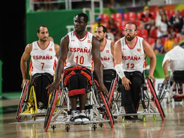 wheelchair basketball players 