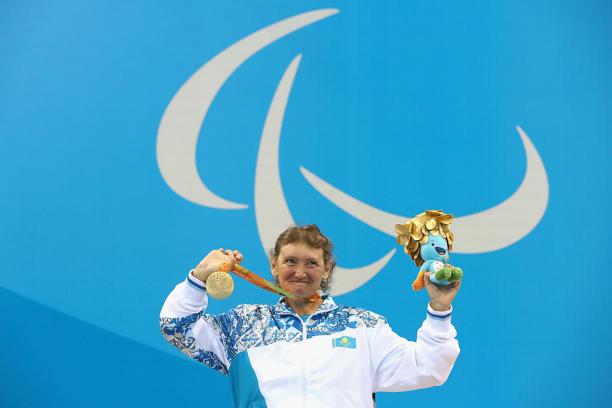 Zulfiya Gabidullina - Kazakhstan - Rio 2016 Paralympics Woman on podium in a wheelchair, showing a medal