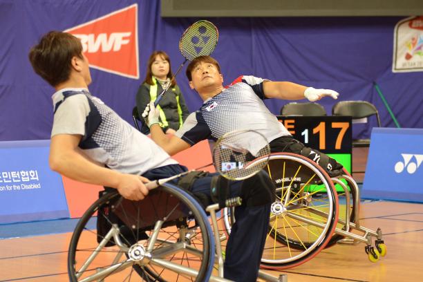 Jungjun Kim and Sam Seop Lee two male Para badminton players on the court