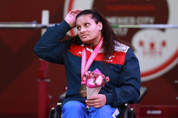 Souhad Ghazouani - Mexico City 2017 a female powerlifter on the podium with her gold medal