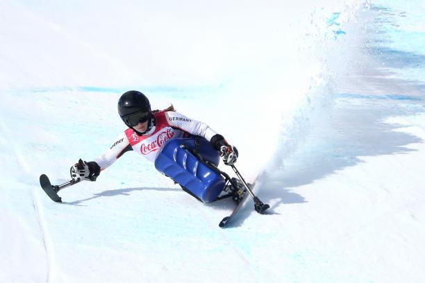 Anna Schaffelhuber - PyeongChang 2018 a female sit skier rounds a gate