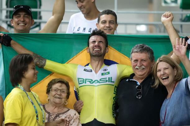 Lauro Chaman - 2018 Track Worlds male Para cyclist Lauro Chaman celebrates with his family and holds up the Brazil flag