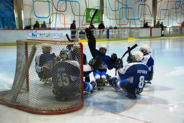 Finland's Para ice hockey team huddle in front of their goal