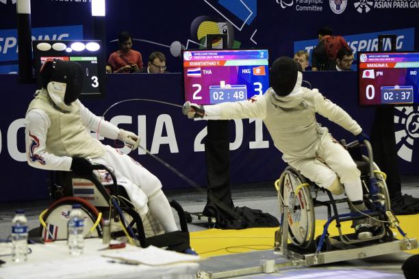 wheelchair fencing - Indonesia 2018 two wheelchair fencers in combat