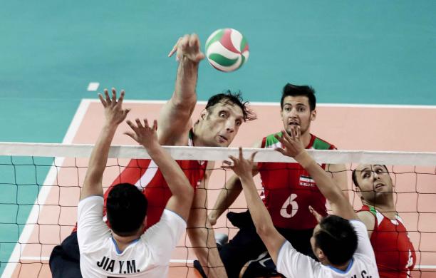 Morteza Mehrzadselakjani - Indonesia 2018 male sitting volleyball player Morteza Mehrzadselakjani blocks a ball over the net