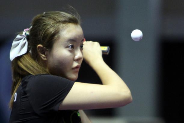 female Para table tennis player Mao Jingdian plays a backhand