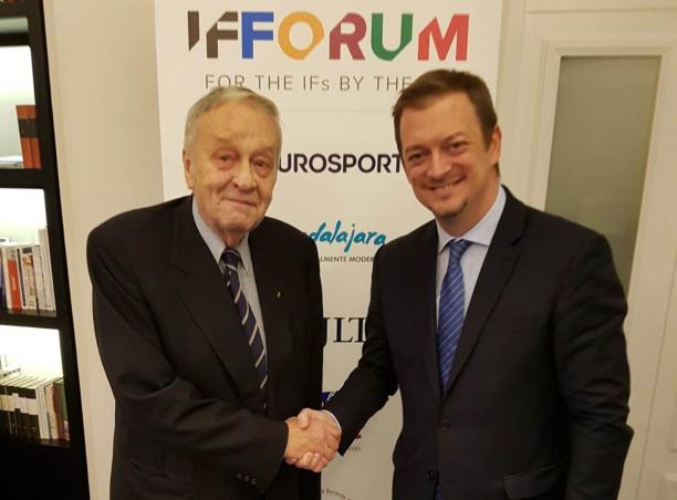 FIS President Gian Franco Kasper and IPC President Andrew Parsons - FIS-IPC new agreement Two men shaking hands and smiling to the camera