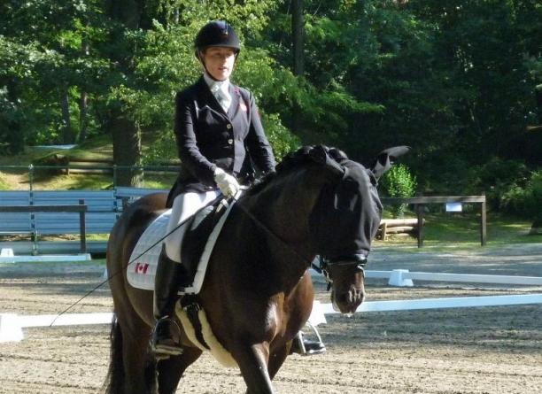 Roberta Sheffield - Canada - equestrian Woman riding a horse