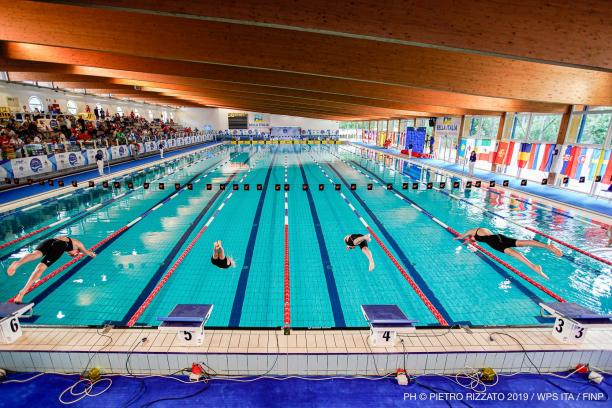 Lignano World Series Four swimmer diving into the water to start the race