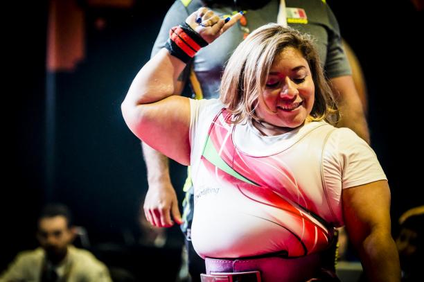 Amalia Perez - Mexico - powerlifting Amalia Perez smiles and points to the sky