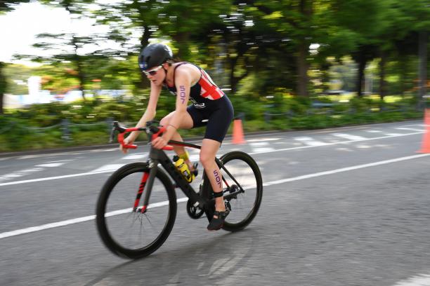 Lauren Steadman - Great Britain - triathlon Female British triathlete with arm impairment rides her bike