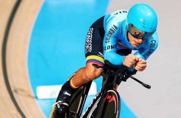 Alejandro Parea Arango - Colombia - cycling Colombian man riding his bike in a velodrome