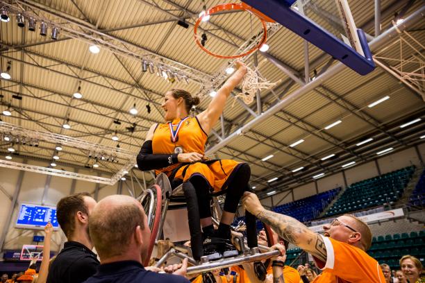 Jitske Visser - Netherlands - wheelchair basketball Dutch female being lifted up on her wheelchair to the basketball hoop