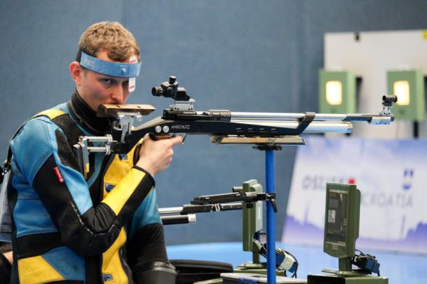 Andrii Doroshenko - Ukraine - World Shooting Para Sport World Cup - Osijek 2019 A man with a rifle in a sitting position at a shooting range