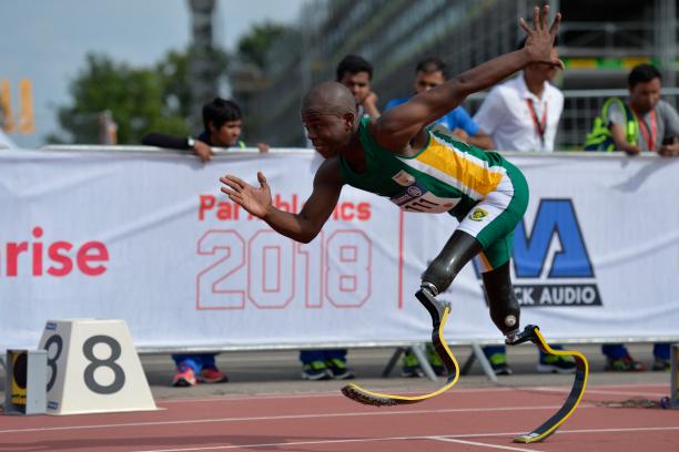 Ntando Mahlangu - South Africa - Nottwil 2017 World Para Athletics Junior Championships A man with prosthetic legs running on an athletics track