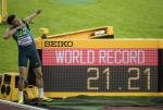 Brazil's Petrucio Ferreira on his way to smashing the 200m T47 world record at London 2017.