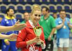 Female goalball player received trophy