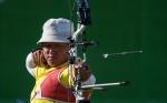 Jiamin Zhou aiming an arrow