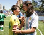 Froilan Padilla hugs Ricardinho
